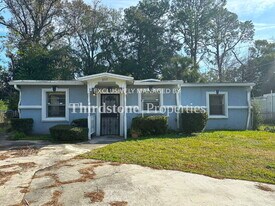 5737 Carnation Rd in Jacksonville, FL - Building Photo