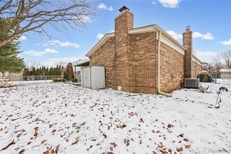 39327 Timberlane Dr in Sterling Heights, MI - Building Photo - Building Photo