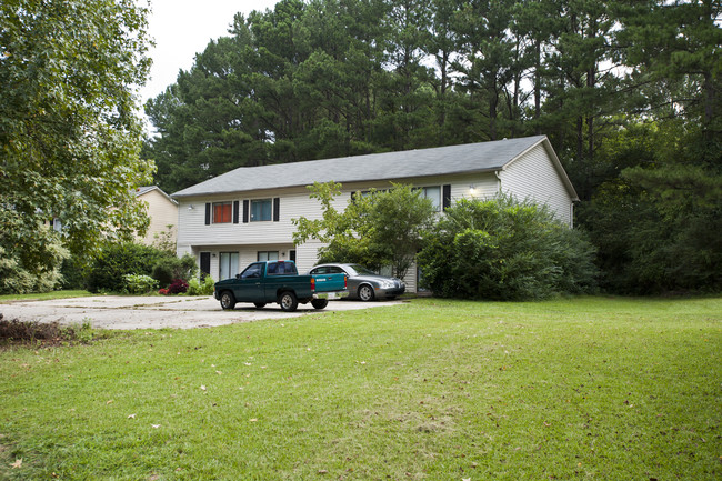 6369 Holcomb Way in Peachtree Corners, GA - Foto de edificio - Building Photo