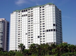 Carlysle At Bay Colony in Naples, FL - Foto de edificio - Building Photo