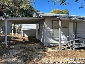 131 Howard Ln in Bandera, TX - Building Photo