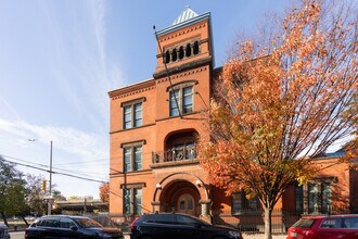 43 Herbert St in Brooklyn, NY - Building Photo - Primary Photo