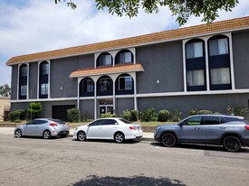 Cedar Pointe in Hawthorne, CA - Building Photo
