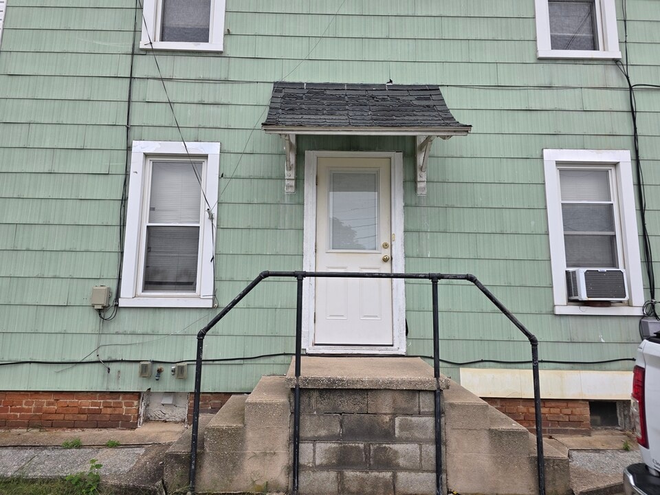 95 South St, Unit 2nd floor in Hanover, PA - Building Photo