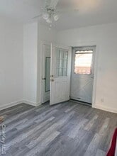 43 W Valley Stream Blvd in Valley Stream, NY - Building Photo - Building Photo