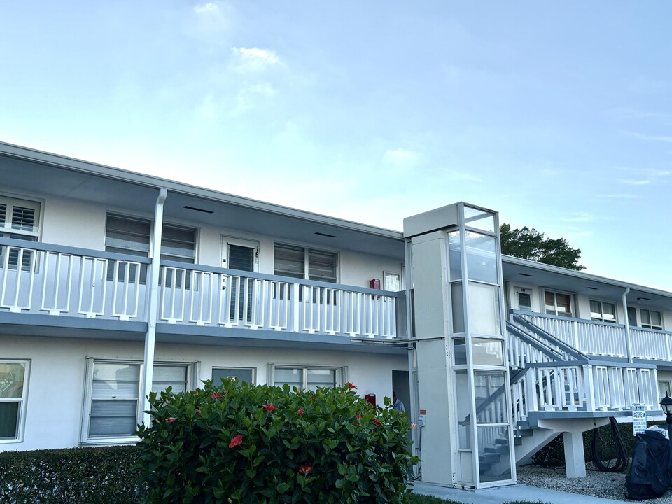 163 Somerset Dr in West Palm Beach, FL - Building Photo