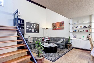 693 NW 102 Pl in Miami, FL - Building Photo - Building Photo