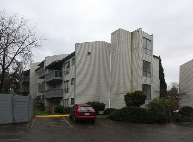 Canyon Estates Condominiums in Tukwila, WA - Foto de edificio - Building Photo