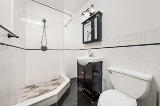 107 Christopher St, Unit 6 in New York, NY - Building Photo - Building Photo