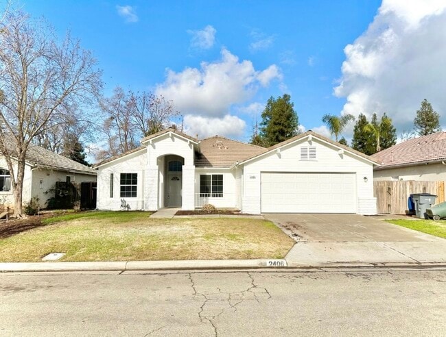 2406 E Omaha Ave in Fresno, CA - Building Photo - Building Photo