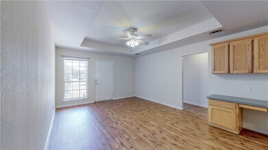 1005 Crepe Myrtle Ct in College Station, TX - Building Photo - Building Photo