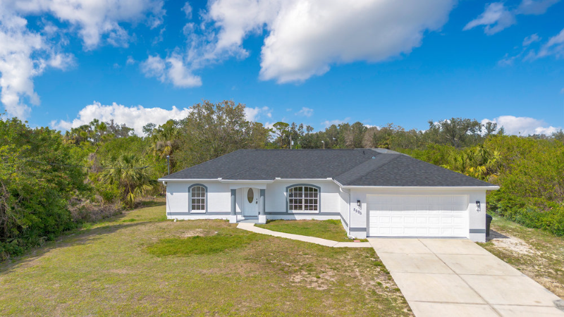 8896 Wawana Rd in North Port, FL - Building Photo