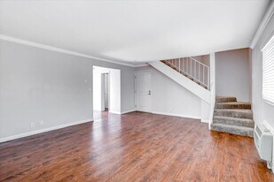 Avignon Apartment Homes in Fullerton, CA - Building Photo