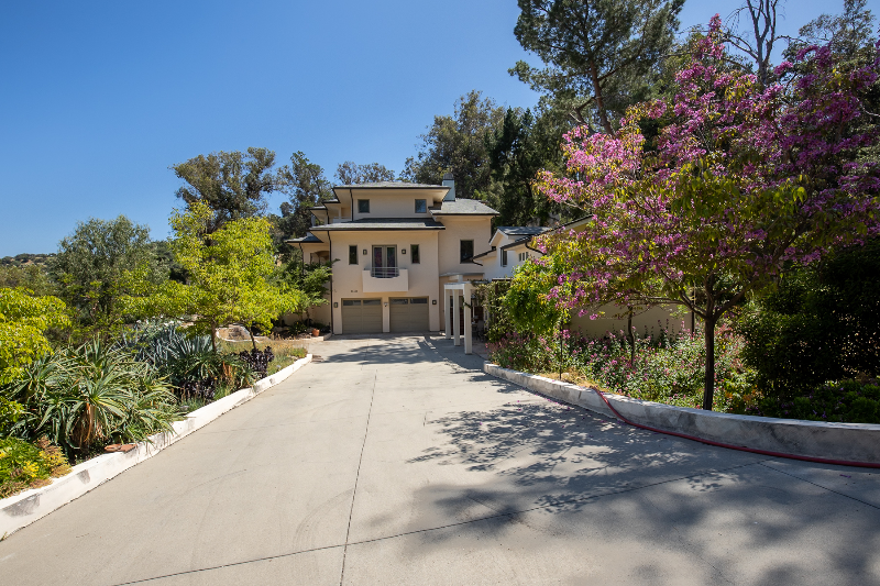 20433 Medley Ln in Topanga, CA - Building Photo