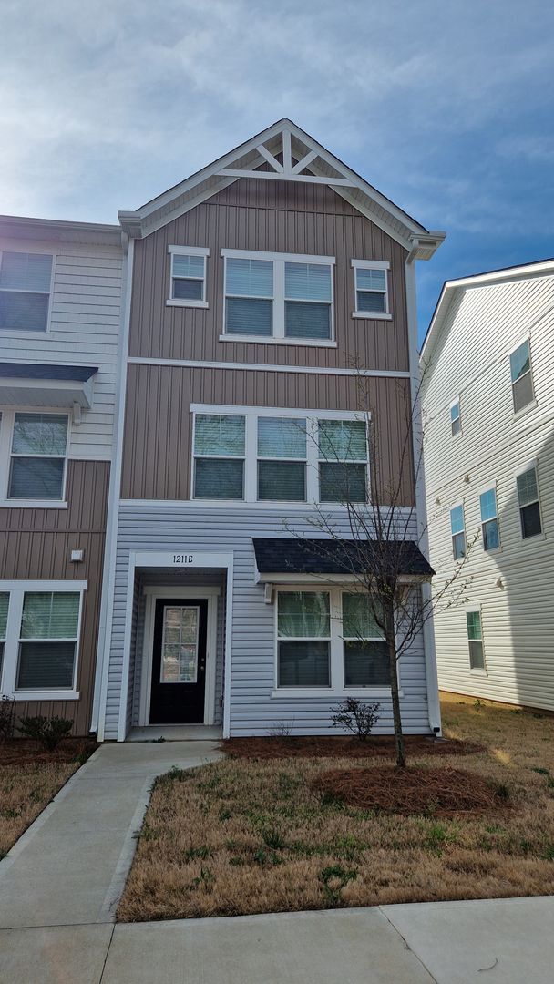 property at 1211 Briarhill Rd