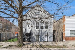 2622 W Luther St, Unit G in Chicago, IL - Building Photo