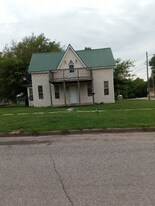 903 Lincoln Ave in Baxter Springs, KS - Building Photo