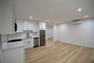 12245 Chandler Blvd, Unit 113 in Los Angeles, CA - Foto de edificio - Building Photo