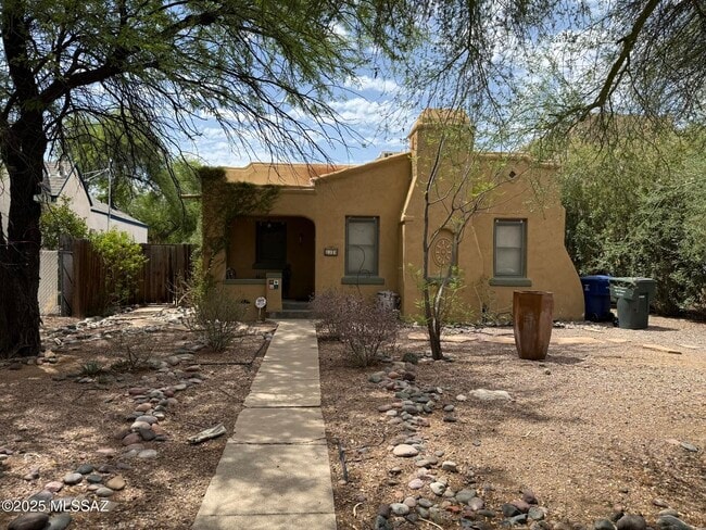 2310 E Helen St in Tucson, AZ - Building Photo - Building Photo