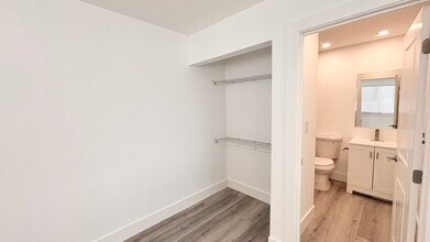 721 N 68th Way, Unit Studio in Hollywood, FL - Foto de edificio - Building Photo