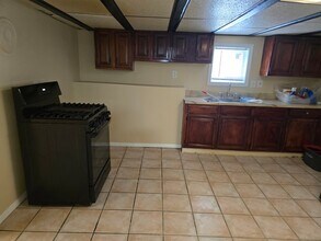 27 Shelby St, Unit Basement in Worcester, MA - Foto de edificio - Building Photo