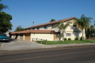 Juniper Street Townhomes in Escondido, CA - Building Photo - Building Photo