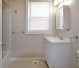 76 Brown St in Waltham, MA - Building Photo - Building Photo