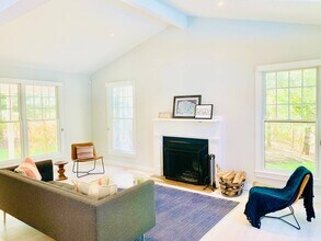 34 Toppings Path in Sagaponack, NY - Building Photo - Building Photo