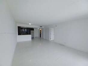 16740 NE 9th Ave in North Miami Beach, FL - Building Photo - Building Photo