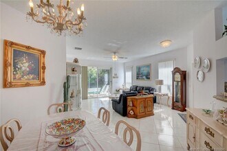 6789 SE Warwick Ln in Stuart, FL - Foto de edificio - Building Photo