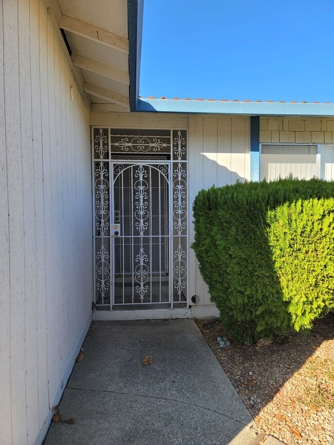 1031 Fallbrook Dr in Stockton, CA - Building Photo - Building Photo