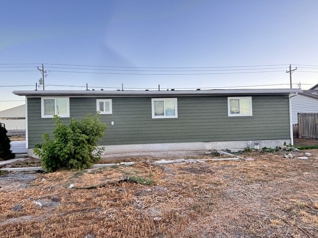 587 E Main St in Grantsville, UT - Building Photo - Building Photo