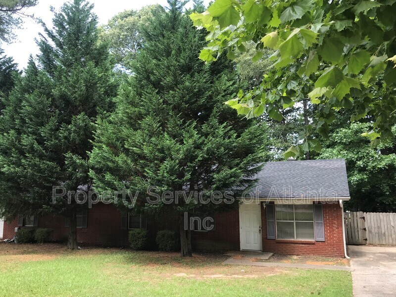 8305 Glenwoods Terrace in Riverdale, GA - Building Photo