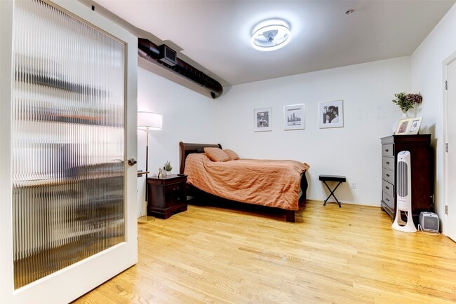 property at 1005 S Shepherd Dr