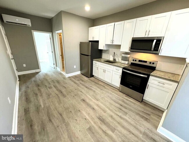 property at 2417 W Jefferson St
