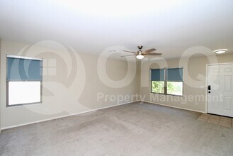3033 W Blue Sky Dr in Phoenix, AZ - Building Photo - Building Photo