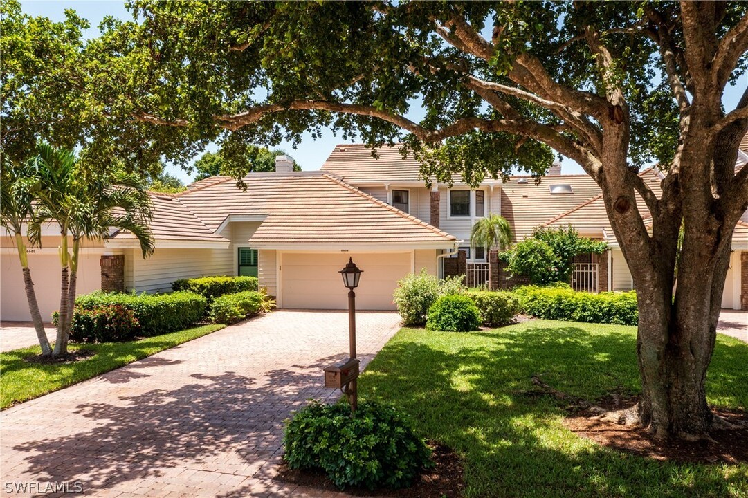 6658 Trident Way in Naples, FL - Building Photo