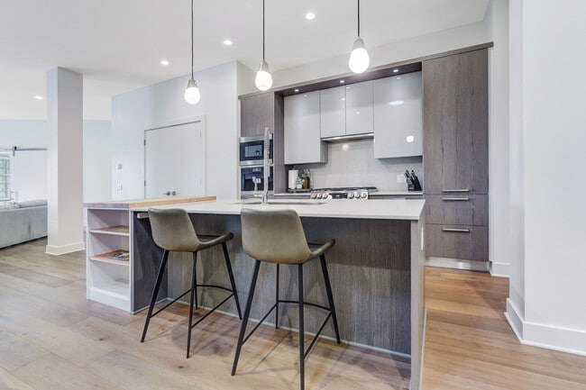 10 Franklin St, Unit 202