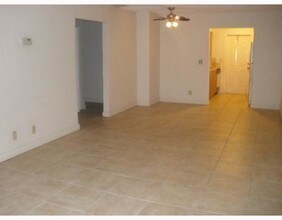 2607 NE 8th Ave, Unit 7 in Wilton Manors, FL - Building Photo - Building Photo