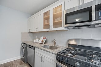 Eagle Rock Apartments at Huntington Station in Huntington Station, NY - Foto de edificio - Building Photo