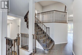 2433 Equestrian Cres in Oshawa, ON - Building Photo - Building Photo