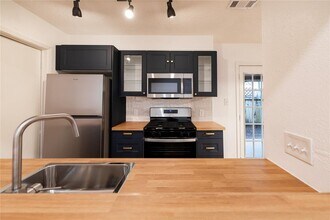 100 Nicole Cove in Round Rock, TX - Building Photo - Building Photo