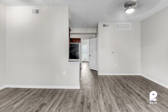 130 Camino De Oro-Unit -715 in San Antonio, TX - Building Photo - Building Photo