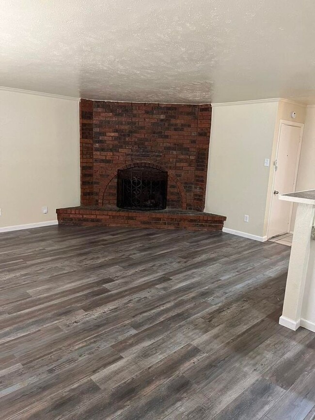 property at 1000 Hawthorne Dr