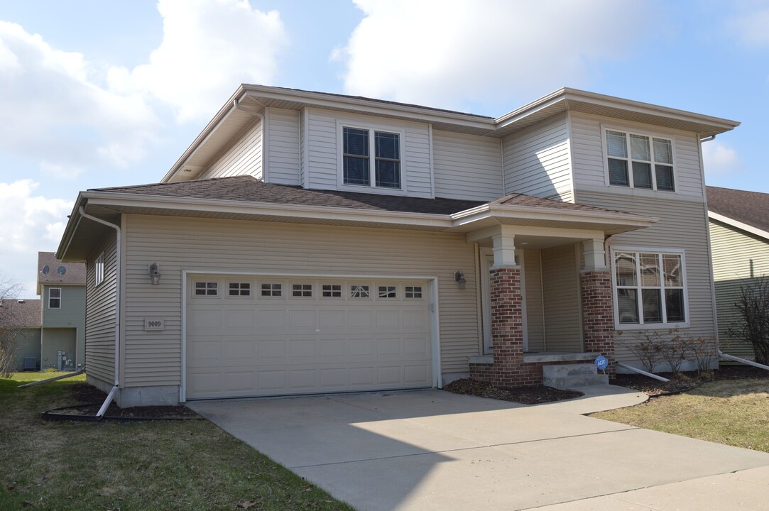 9009 Ancient Oak Ln in Verona, WI - Building Photo