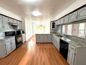 913 Edgewater Dr in Newport News, VA - Building Photo - Building Photo