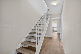 9210 Fontainebleau Blvd in Miami, FL - Building Photo - Building Photo