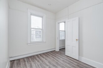 37 Pamrapo Ave in Jersey City, NJ - Building Photo - Building Photo