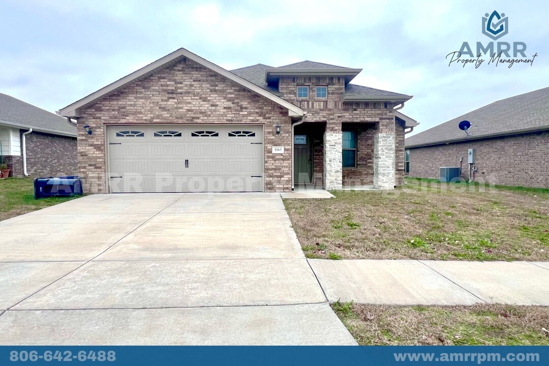 1165 N Oak Way Dr in Webb City, MO - Building Photo