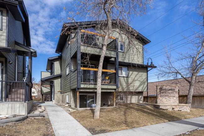 Tuxedo Gardens in Calgary, AB - Building Photo - Building Photo